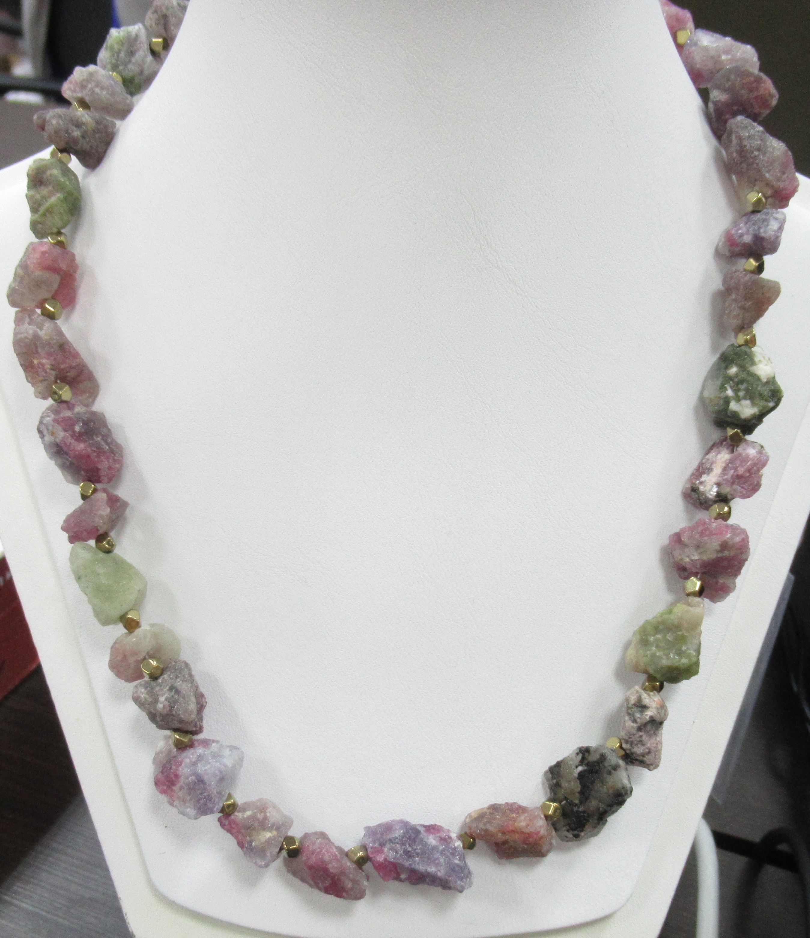 Бусы из турмалина и гематита